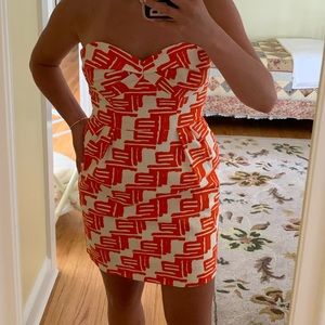 Strapless structures dress